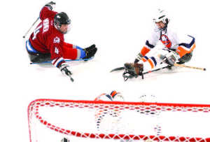 Mark Weimer は Colorado Adaptive Sports Foundation の殿堂入りする以前に多くのアイススレッジホッケーで優勝してきました。