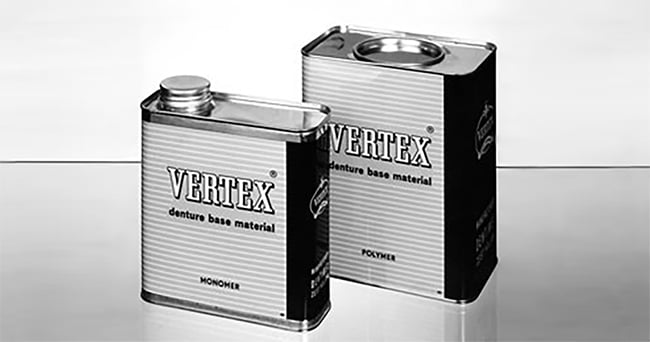 1940 年、Vertex 義歯ベース材料を製作