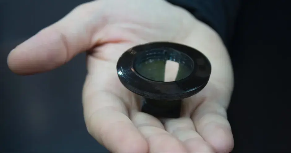 Chuck Hull は光造形法装置 (SLA) の特許を出願しました