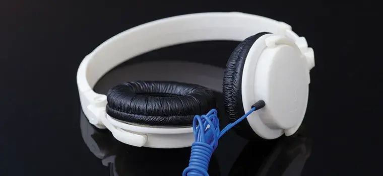 3D Systems ProJet 3600 プラスチック製ヘッドフォンケーシング、3D プリントされたプロトタイプ