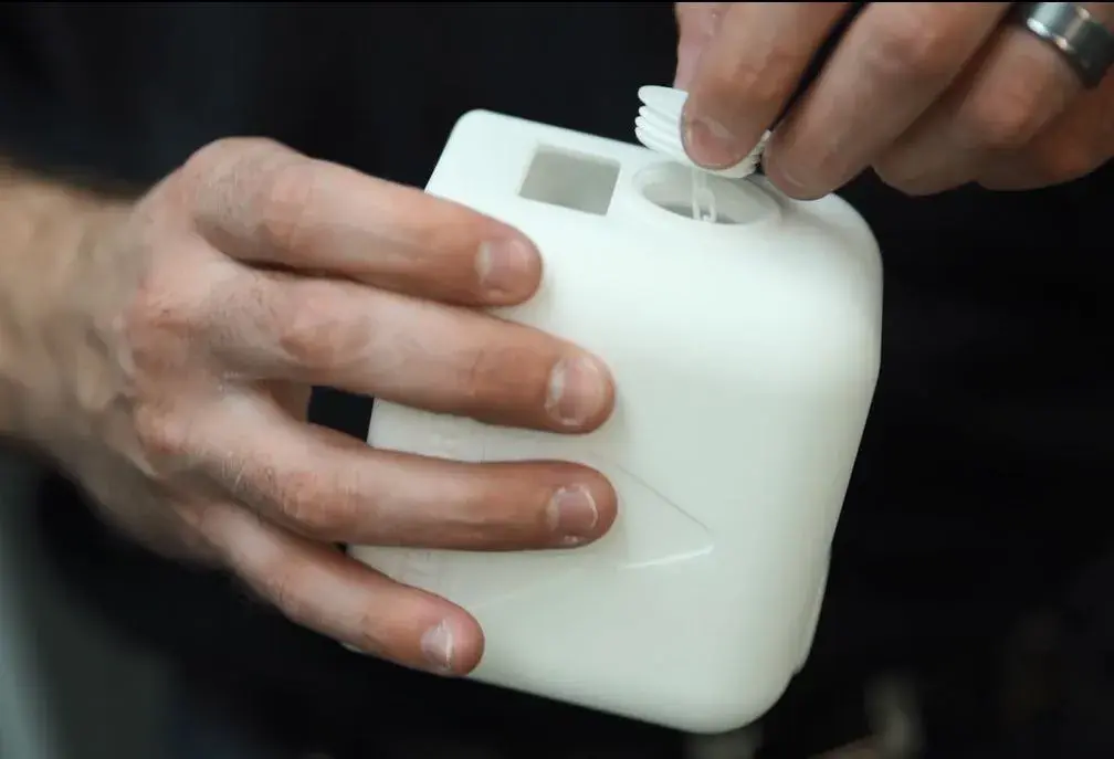 プロトタイプ容器も SLS 3D プリンティングを使用して改良および反復