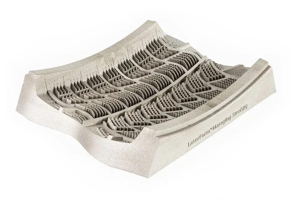 LaserForm Maraging Steel (A) でプリントされたタイヤのセグメントモールド。狭い壁、複雑な溝やユーロベントを忠実にプリント　