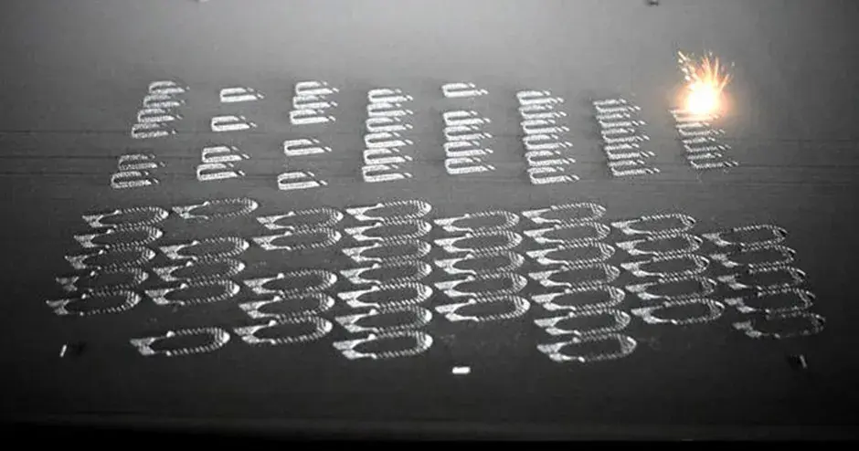 DMP Factory 350 と DMP Monitoring を使用した金属 3D プリントプロセス