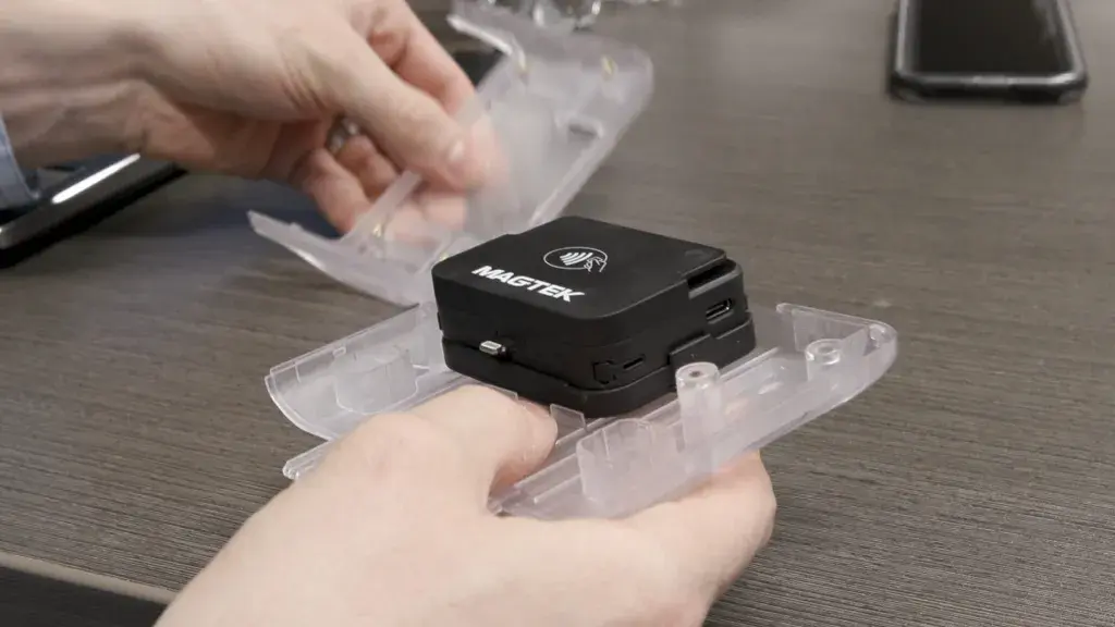 透明な 3D プリント部品なら、干渉をより早く確認して設計を改善できます