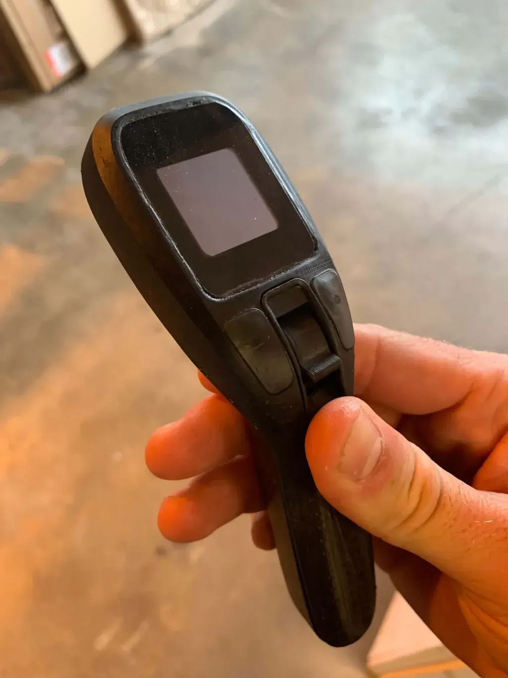 3D Systems Figure 4 テクノロジーを使用して KAI Concepts 社で 3D プリントされたリモートコントローラーのプロトタイプ