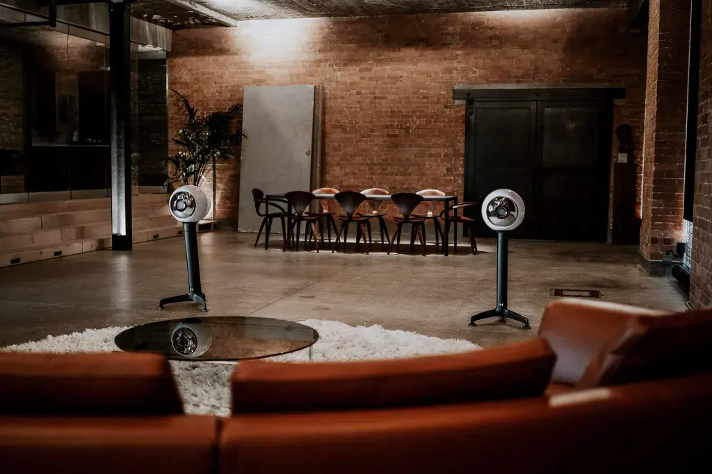 Node Audio 社製の HYLIXA ラウドスピーカー