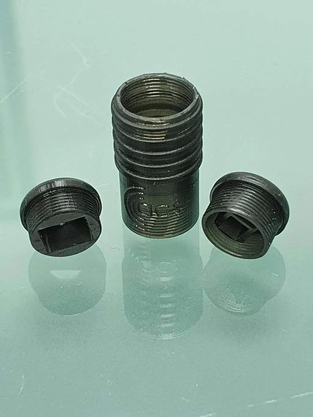 Figure 4 PRO-BLK 10 を使用して生産されたねじ山付きの 3D プリントプロダクションパーツ