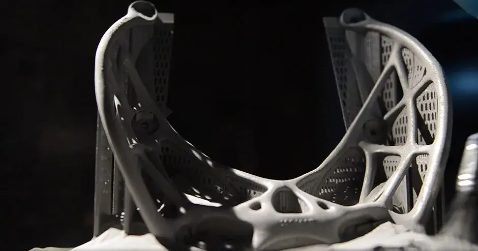 稼働中のメタル アディティブ マニュファクチャリング