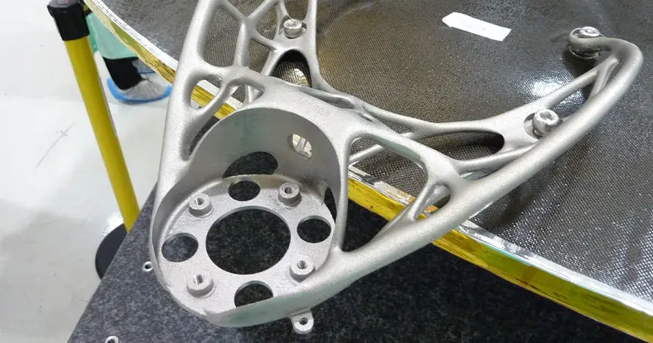 航空宇宙用 Thales ブラケットのクローズアップ