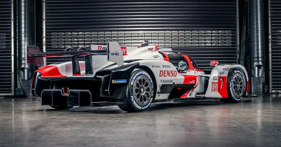 施設内のレーシングカー