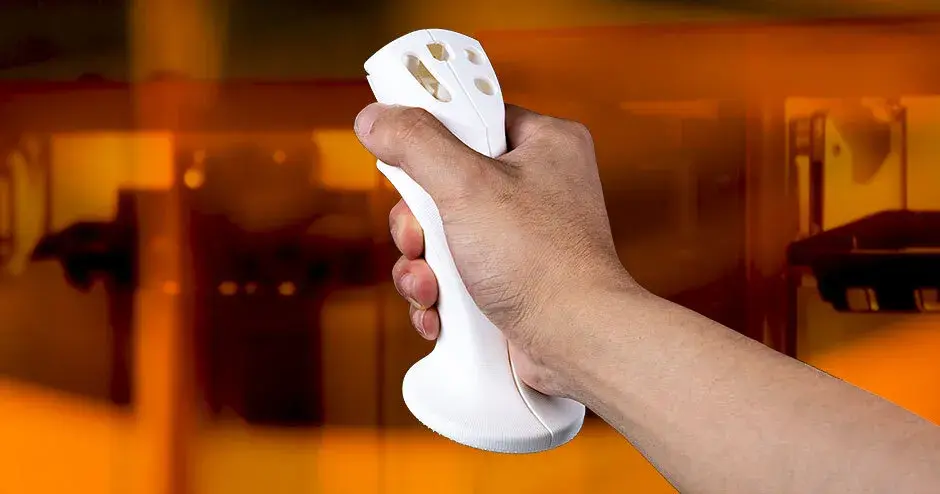 手の中にある Figure 4 Tough 60c White