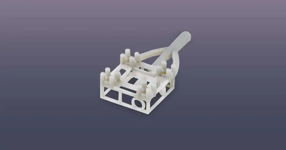 Figure 4 JEWEL MASTER GREY を使って 3D プリントした四角いペンダント