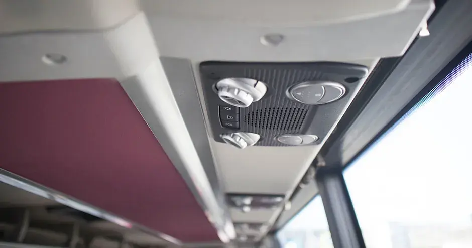 乗客の快適性を実現する車内多機能オーバーヘッドコントロールパネル