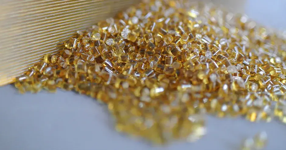 Titan 社の琥珀色のペレット