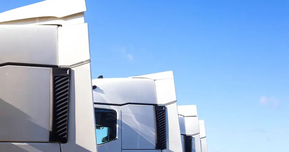 商用トラック輸送テスト用のキャブから貨物へのエアデフレクタの 4 種類のコンセプト。 