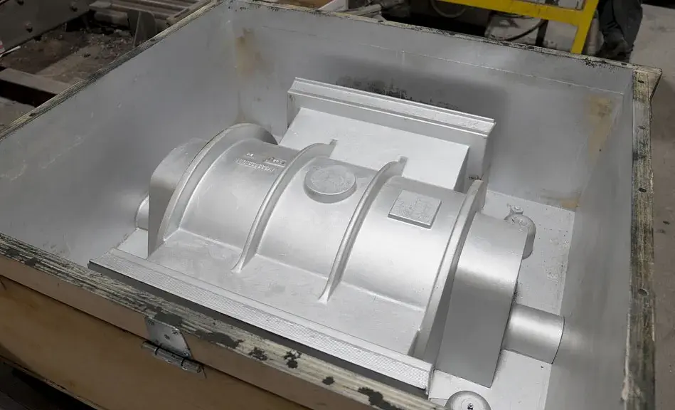 3 D プリントされた CF ABSポンプケーシングパターンは離型剤で塗装され、モールドに取り付けられ、すぐにノーベイクモールド砂型が充填されます。