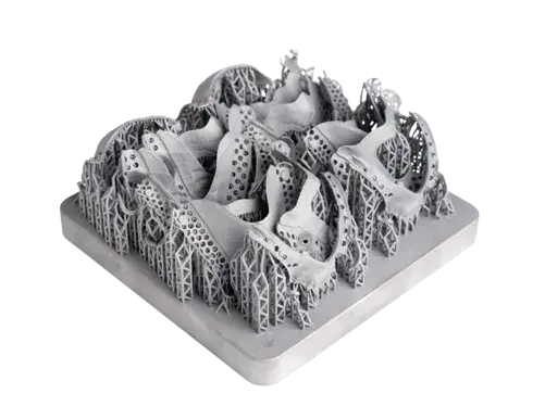 トレイ上の 3D プリントされた DMP 歯科用部品