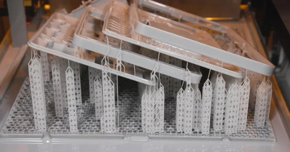 VAULT 社の ProJet 7000 HD で造形したネスト式 SLA